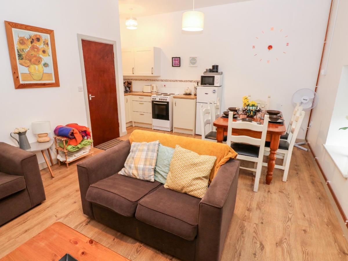 Barn 2 Holiday home Swansea